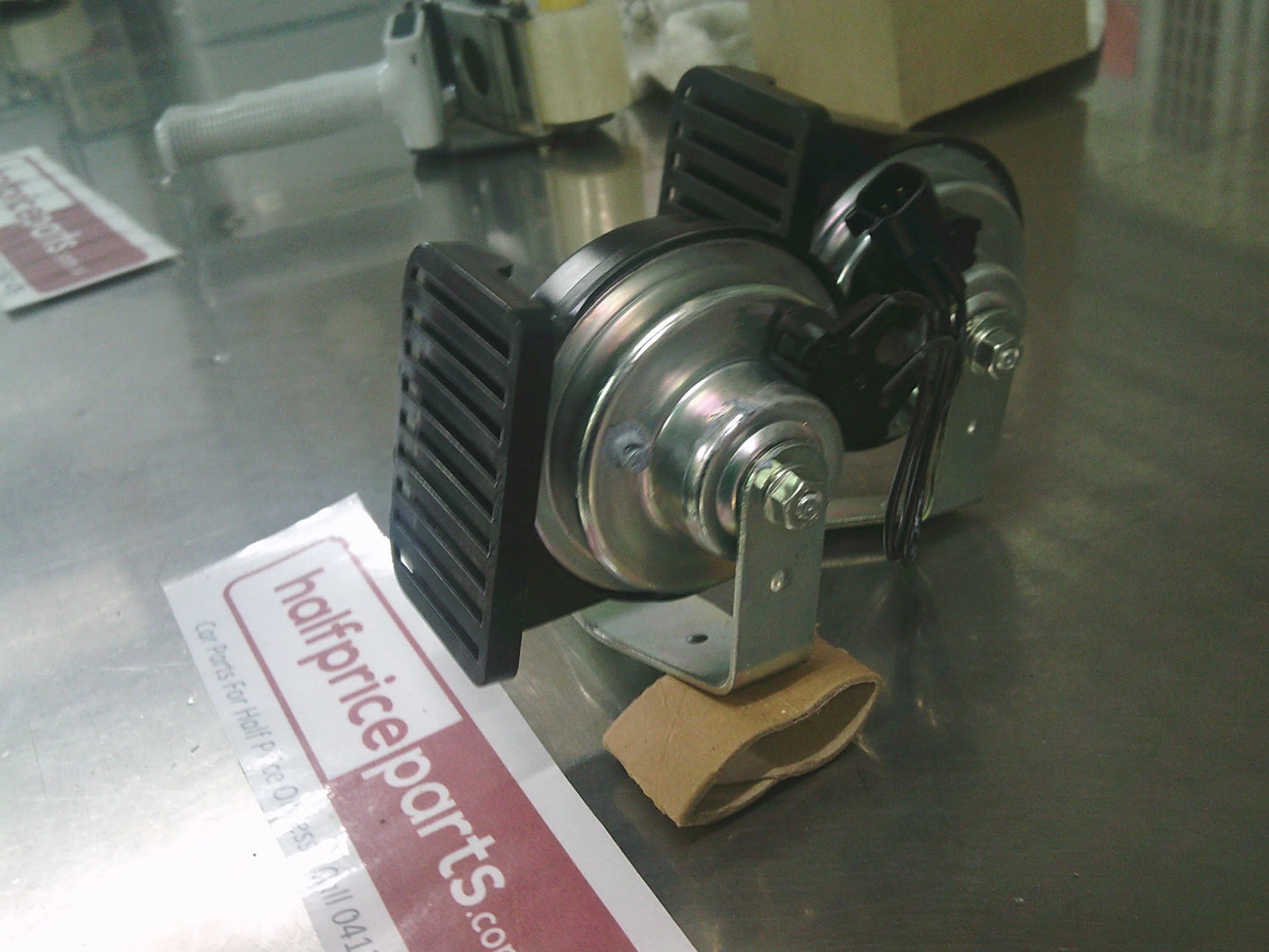 Holden Cascada Genuine Dual Horn Assembly 400 And 500 HZ New Part