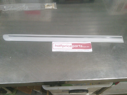 Holden VT/VX Commodore Calais Genuine Right Hand Rear Outer Door Moulding New Part