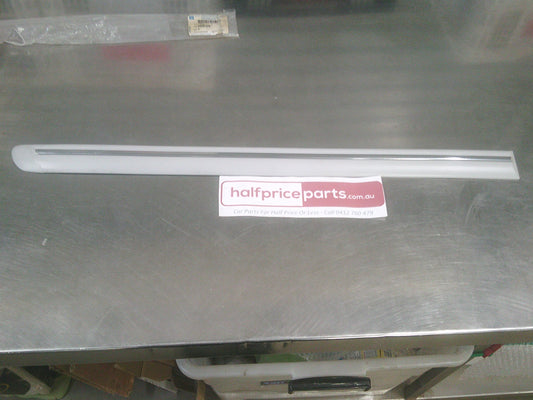 Holden VT/VX Commodore Calais Genuine Right Hand Rear Outer Door Moulding New Part