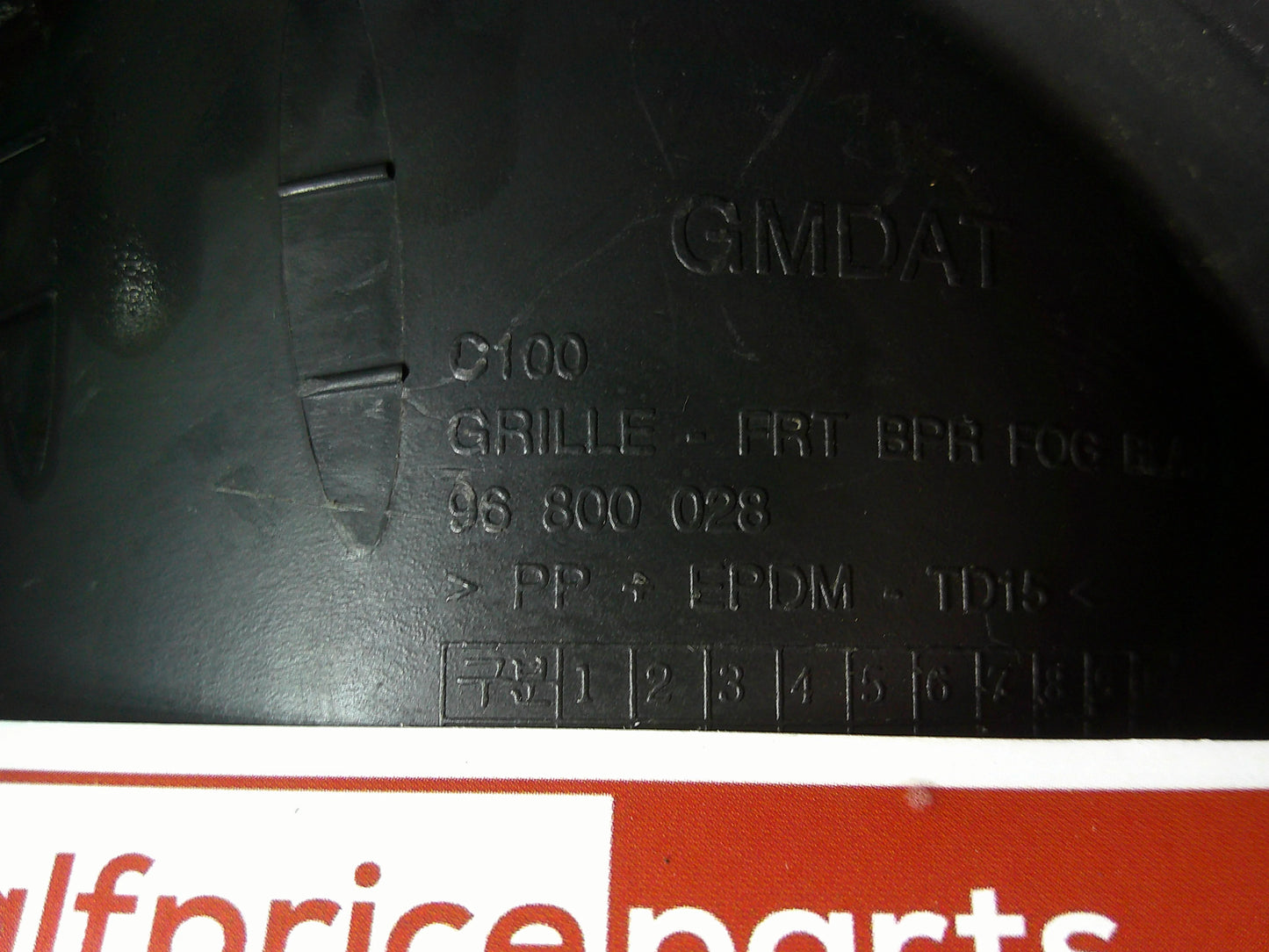 Holden CG Captiva Genuine Left Hand Front Fog Light Cover Used Part