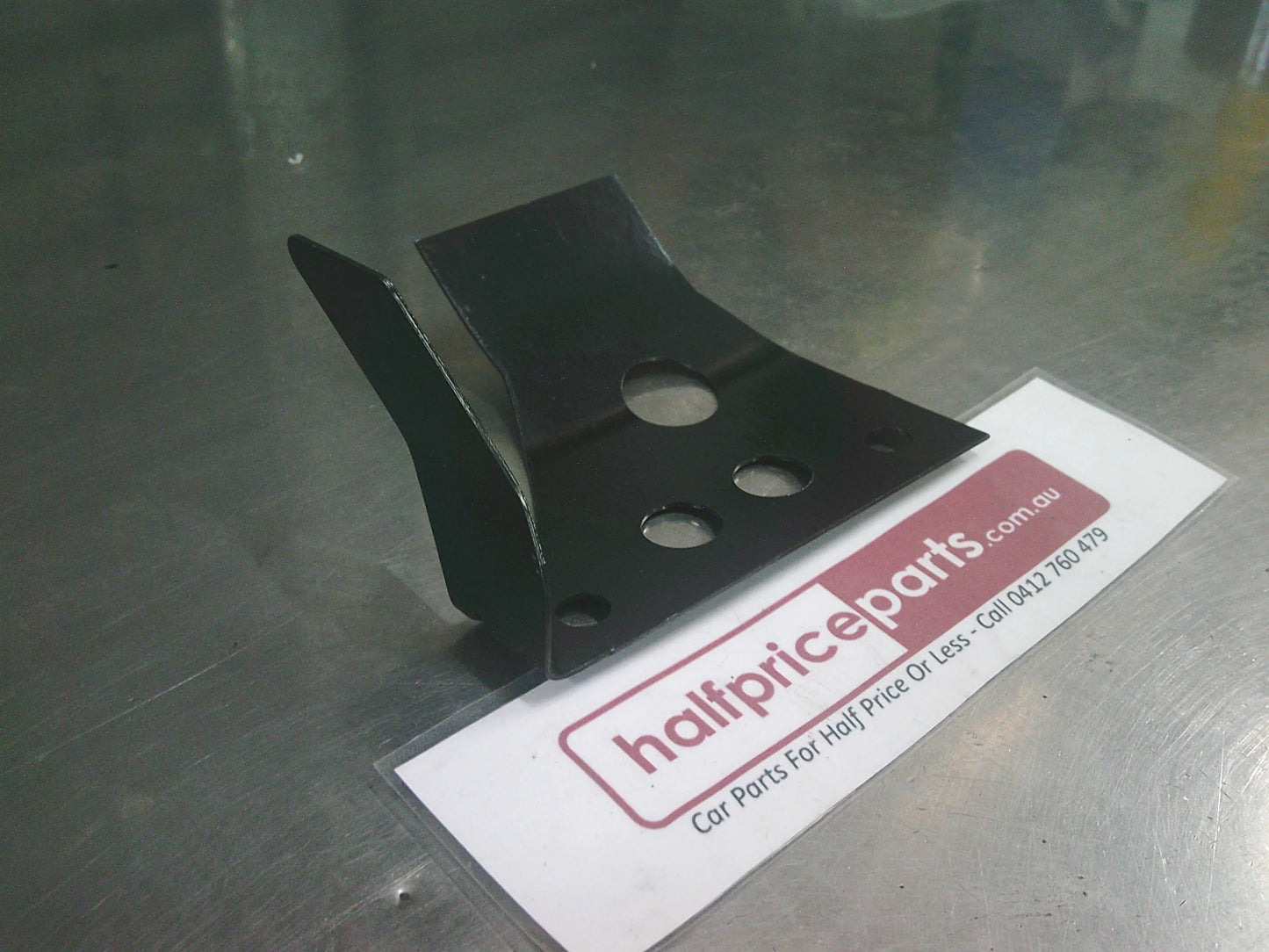 Holden VZ Commodore/Monaro Genuine Passenger Front Guard Bracket New Part