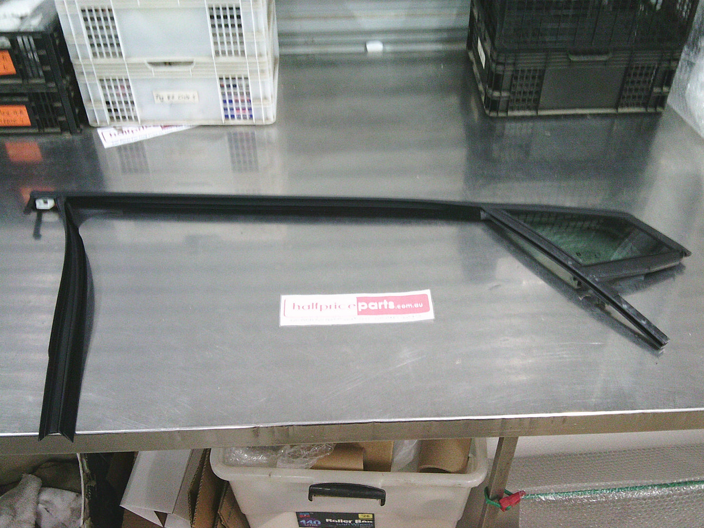 Holden Astra-BK Genuine Left Hand Rear Door Top Door Quarter Glass Weatherstrip New Part
