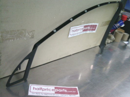 Holden VF Commodore /WM Statesman Genuine Drivers Front Door Window Frame Rubber Reveal New Part