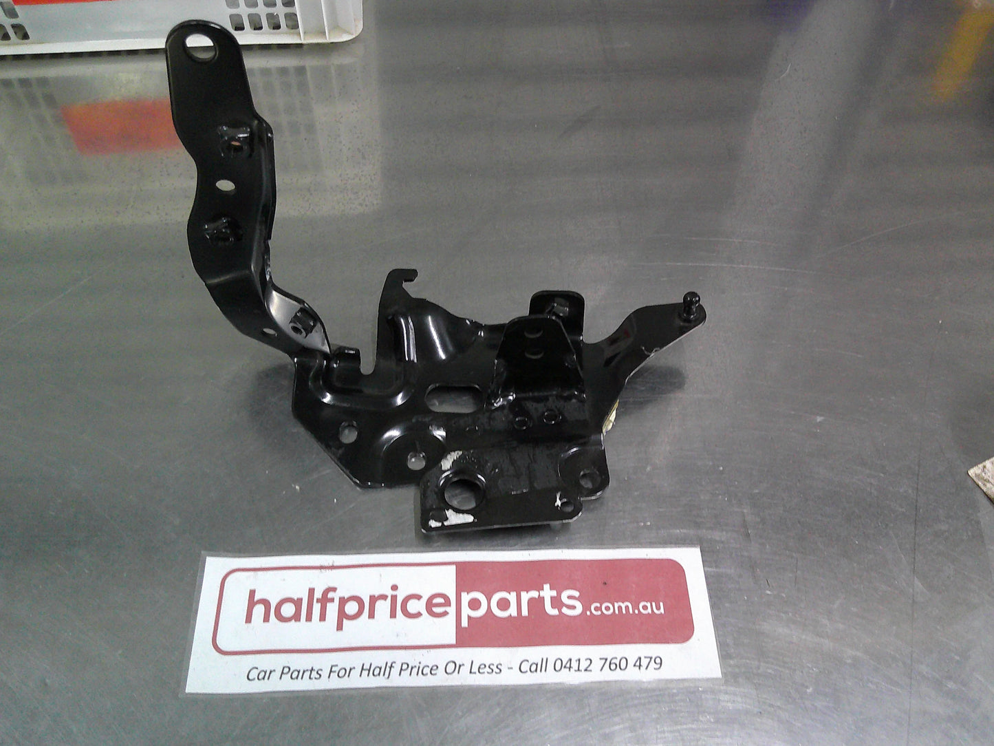 Holden VF Commodore/WN Caprice Genuine Hinge Support Bracket New Part