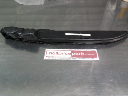 Holden CG5 Captiva Maxx Genuine Front Right Hand Door Pillar Insulator New Part.