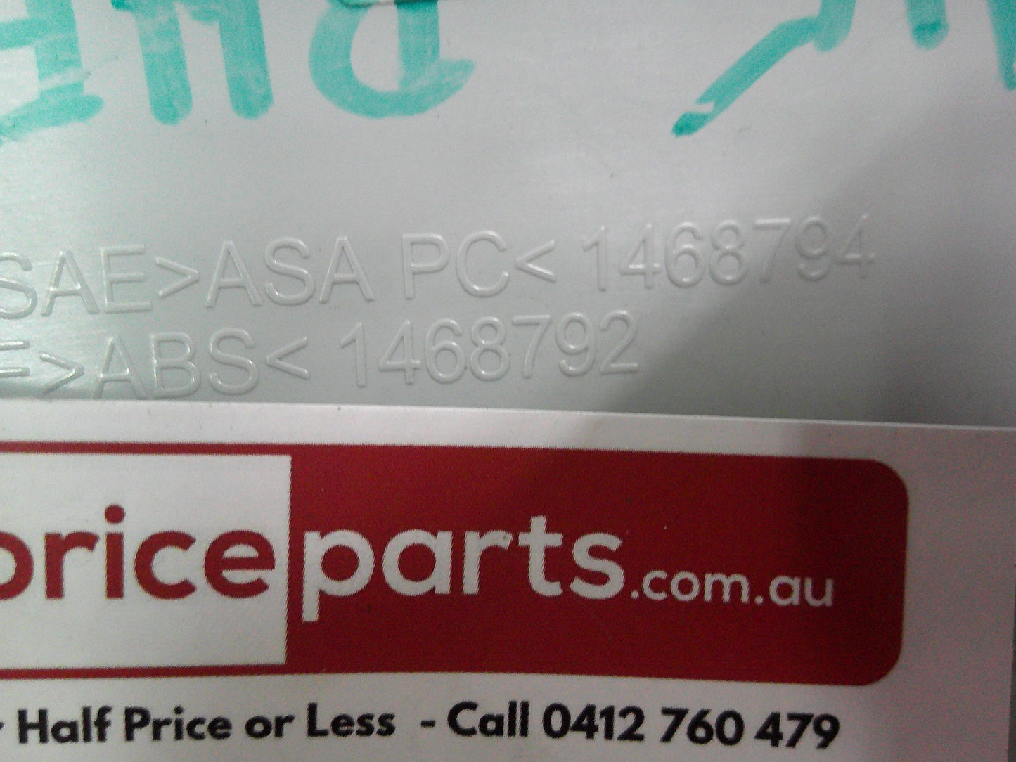 Holden VE Commodore Genuine Right Hand Exterior Mirror Cover (Unpainted) Used Part