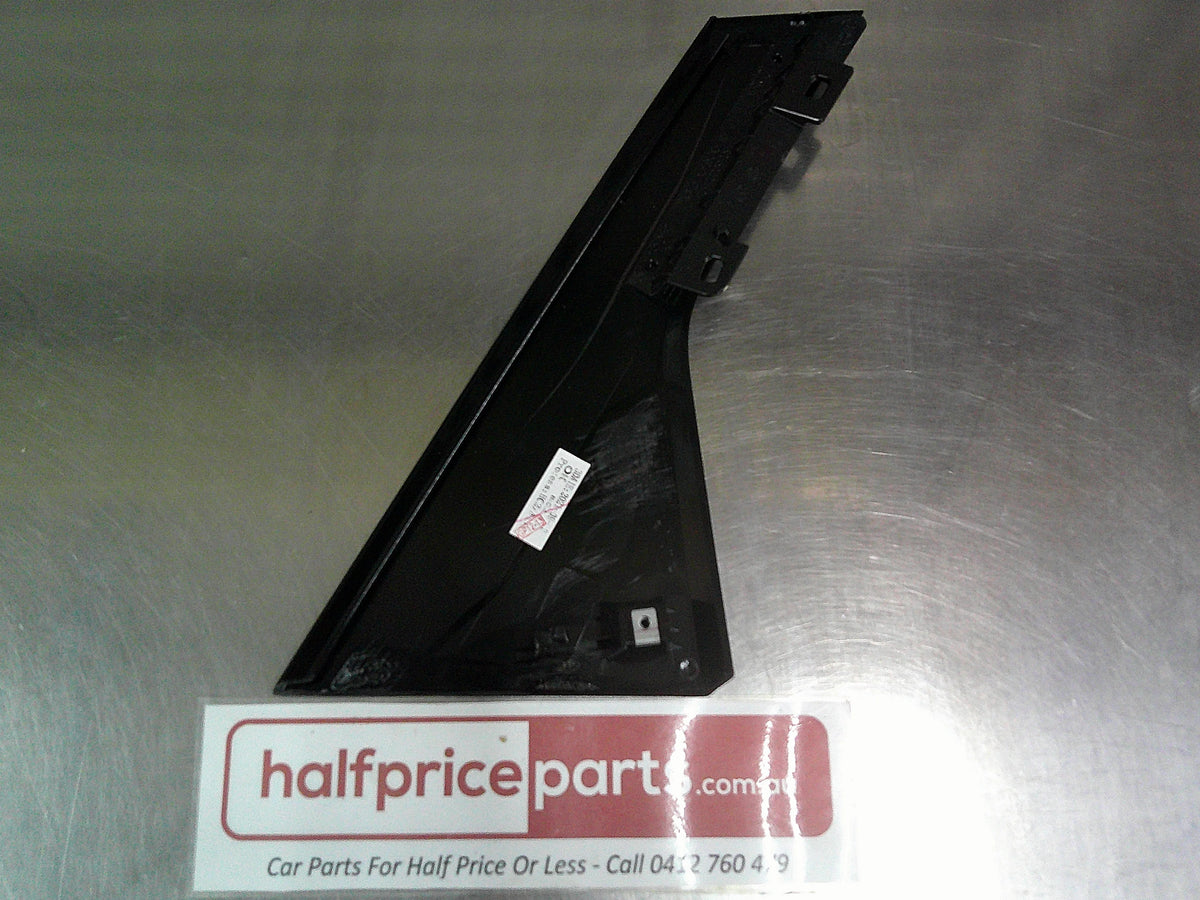 Land Rover Range Rover Evoque Genuine Left Hand Rear Door Applique Finisher New Part