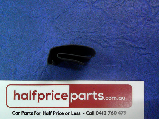 Holden VT/VX/HSV Commodore Genuine Fuel Flap Spring Clip New Part