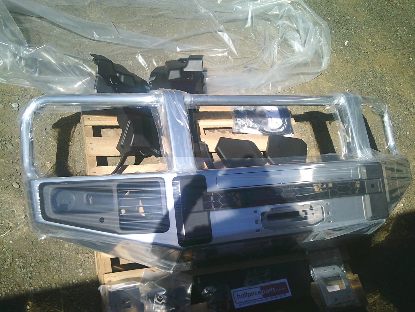 Toyota Landcruiser 300 Series GX/GXL/VX/Sahara ZX/GR-S Genuine Polished Alloy Bull Bar New Part