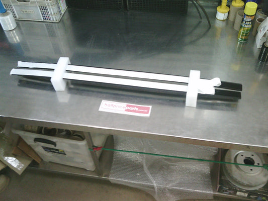 Land Rover Discovery Sport L550 Genuine Black Roof Rail Finisher Set New Part