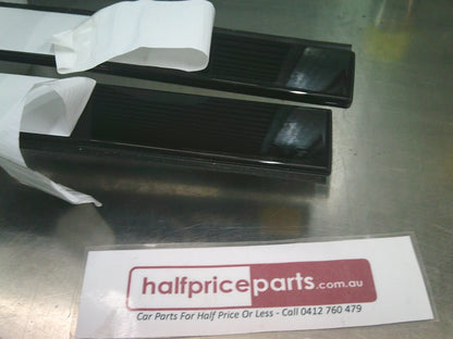 Land Rover Discovery Sport L550 Genuine Black Roof Rail Finisher Set New Part