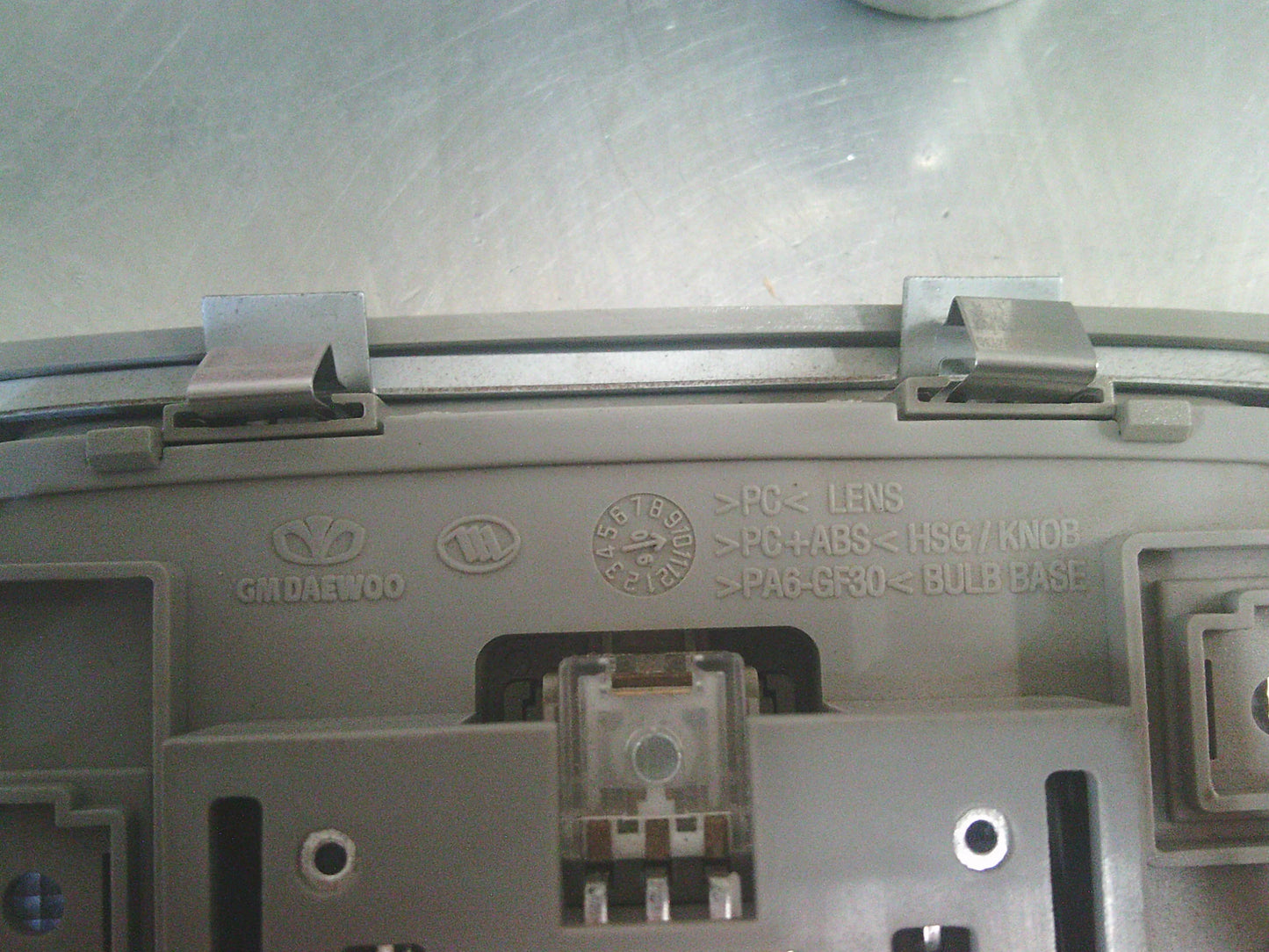 Holden CG Captiva Genuine Interior Light Only (Very light Scratch On Lens) Used Part
