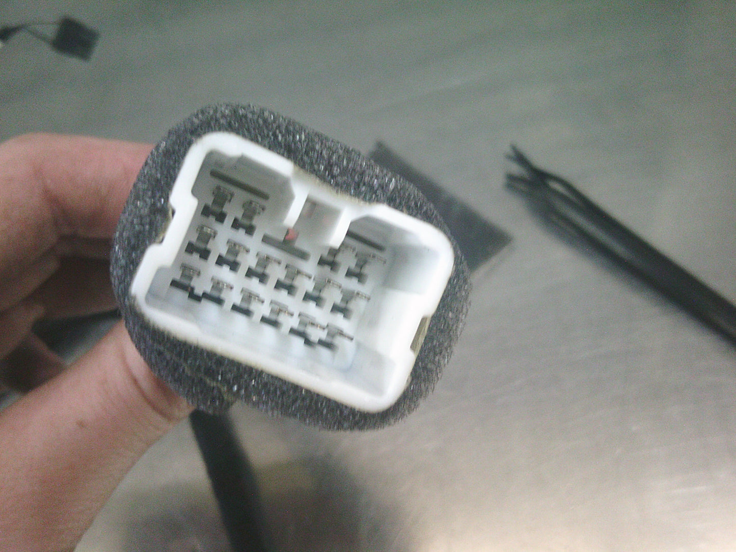 Holden VE Commodore Genuine Bluetooth Telematics Patch Harness - New Part