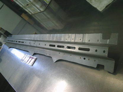 Holden RG Colorado 7/Trailblazer Genuine Right Hand Outer Rocker Cover Reinforcement New Part