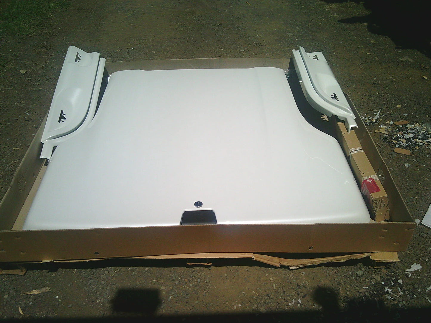 Toyota Hilux SR5 Dual Cab Genuine 3 Piece Crystal Pearl Hard Lid With Central Locking New Part