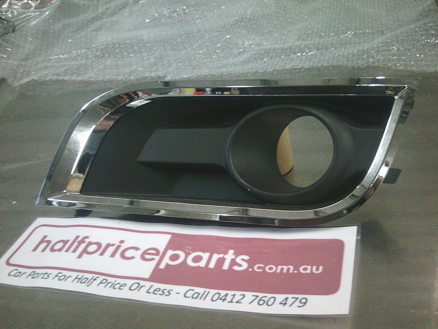 Holden Trailblazer Genuine Right Hand Fog Light Bezel And Chrome Surround - New Part