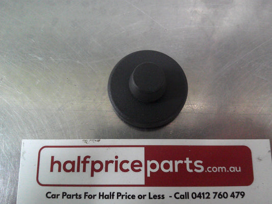 Holden VE Commodore Genuine Front Floor Mat Push Retainer New Part