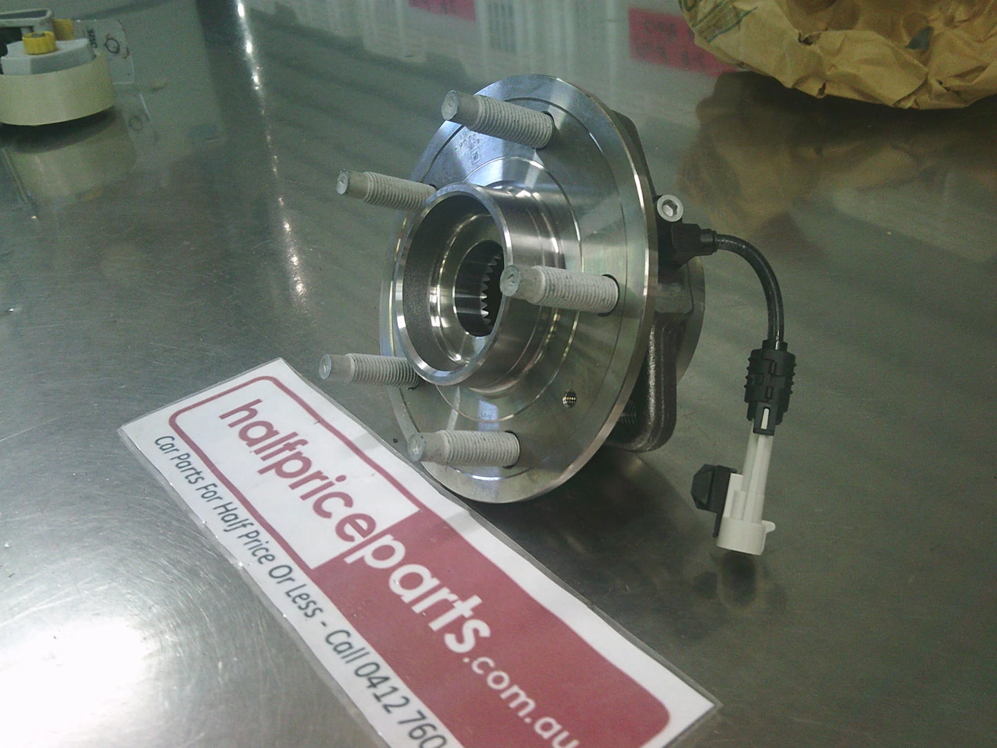Holden CG Captiva Series II Genuine Front Wheel Hub And Bearing Assembly New Part