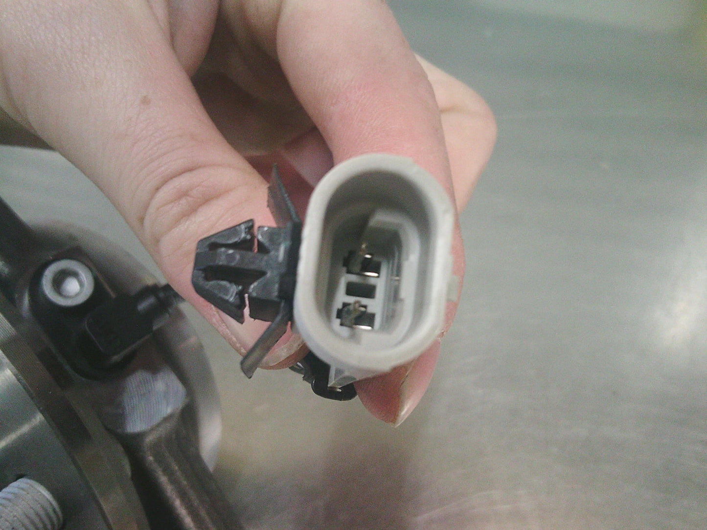 Holden CG Captiva Series II Genuine Front Wheel Hub And Bearing Assembly New Part