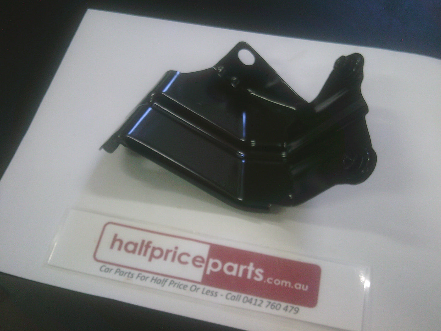 Holden CG Captiva Genuine Left Hand Front Guard Lower Bracket New Part