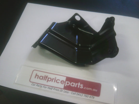 Holden CG Captiva Genuine Left Hand Front Guard Lower Bracket New Part