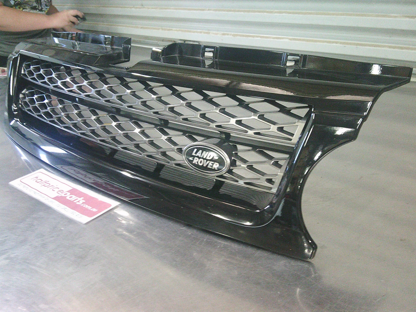 Range Rover Range Rover HSE/HSE Lux Genuine Front Grille Assembly (Dark Atlas with Titanium Inlay) New Part
