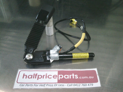 Holden CG Captiva Genuine Left Hand Front Seat Belt Buckle Assembly New Part