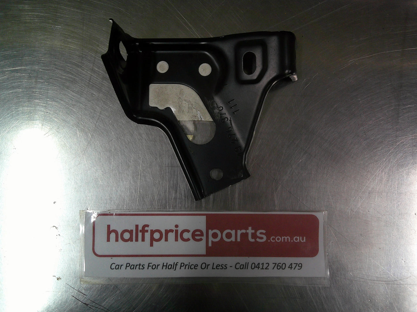 Holden CJ Cascada/J/PJ Astra Genuine Left Hand Front Lower Side Guard Bracket New Part