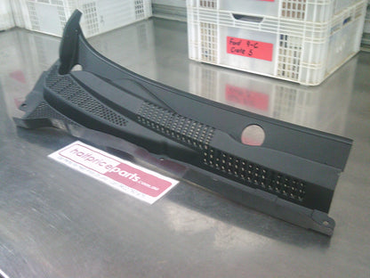 Holden JG Cruze Genuine Right Hand Front Lower Windscreen Cowl Finisher New Part