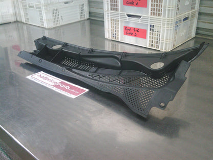 Holden JG Cruze Genuine Right Hand Front Lower Windscreen Cowl Finisher New Part