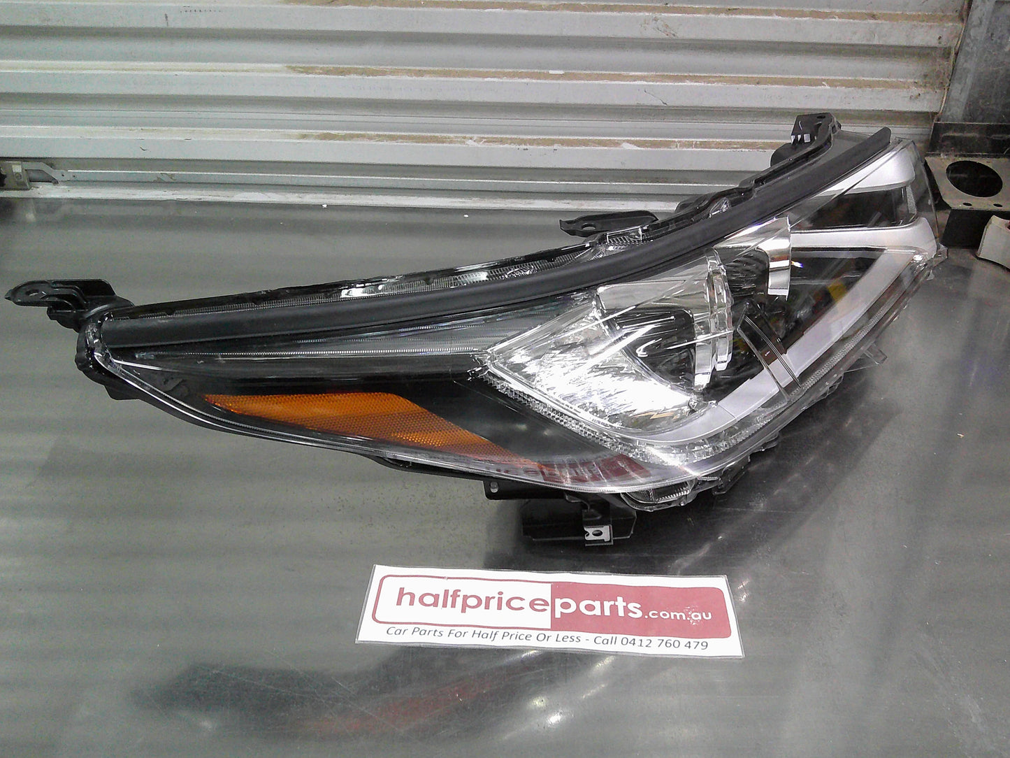 Toyota Kluger GXL/GX Genuine Right Hand Front Head Light Halogen (Drivers) New Part