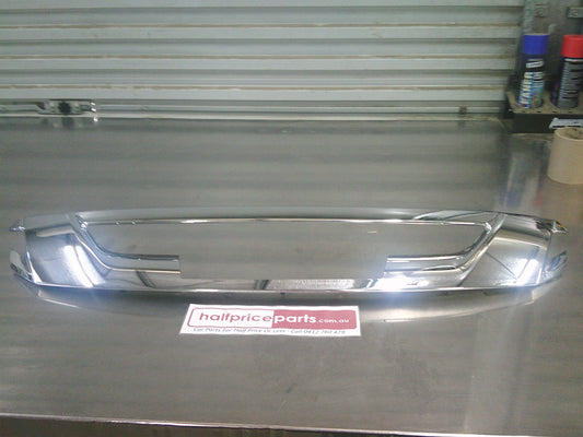 Isuzu D-Max Genuine Upper Chrome Radiator Grille Assembly New Part
