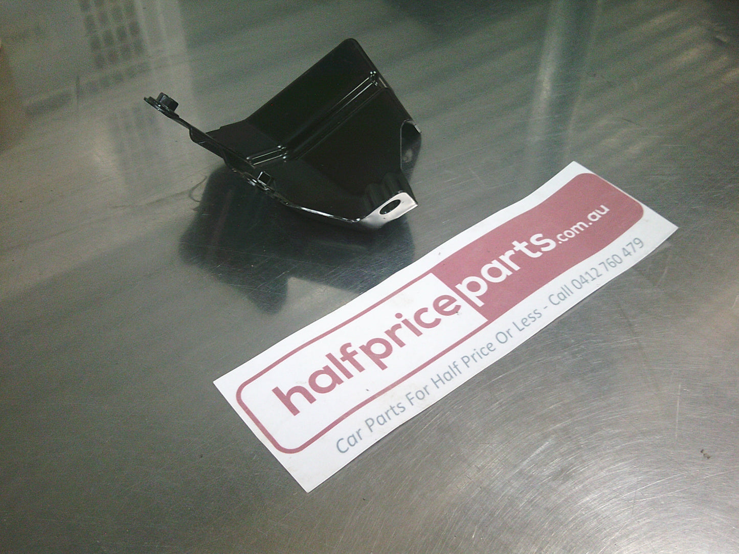 Holden CG7 Captiva Genuine Front Right Fender Bracket - New Part