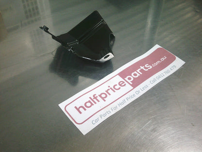 Holden CG7 Captiva Genuine Front Right Fender Bracket - New Part
