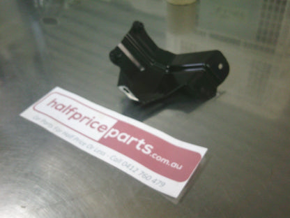 Holden CG7 Captiva Genuine Front Right Fender Bracket - New Part