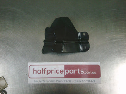 Holden CG7 Captiva Genuine Front Right Fender Bracket - New Part