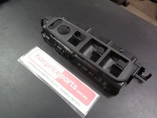 Honda CR-V Genuine Right Hand Front (Drivers) Power Window Switch Surround Panel New Part