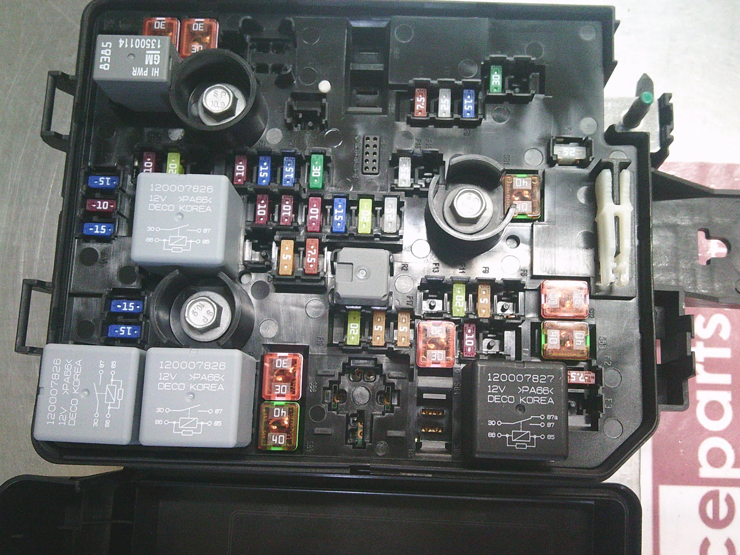 Holden Trax Genuine Fuse Box Assembly With Fuses New Part