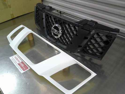 Nissan Pathfinder R51  Genuine 2 Piece Grille Set (With Emblem Unpainted) New Part