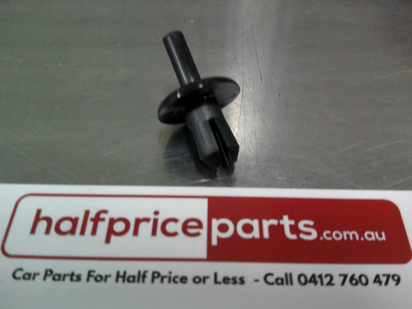 Holden ZB/Tourer Commodore Genuine Lower Bracket Mounting Clip New Part.