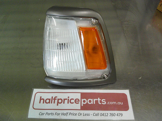 Toyota Hilux 2WD LN85/LN86/LN90/RN85/RN90/YN85 Genuine Right Hand Front Park Iight Indicator New Part
