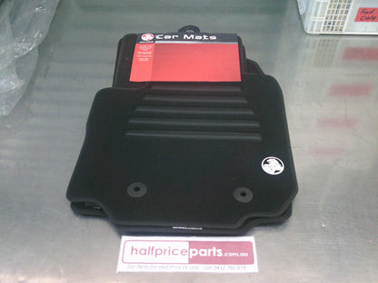 Holden Equinox Genuine 3 Piece Carpet Floor Mat Carpet Set (Front And Rear) New Part