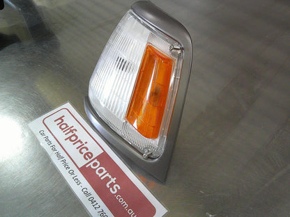 Toyota Hilux 2WD LN85/LN86/LN90/RN85/RN90/YN85 Genuine Right Hand Front Park Iight Indicator New Part