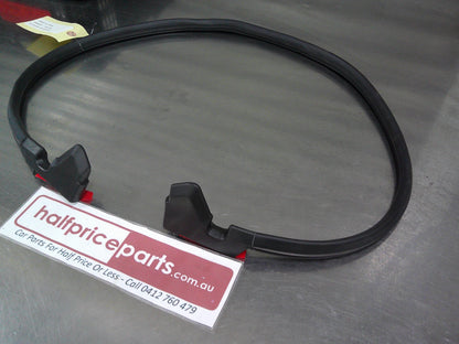Holden VF V8/HSV Commodore Genuine Rear Bonnet Weatherstrip Seal New Part