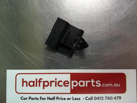 Holden LE/LF Nova Genuine Front Door Glass Outer Weatherstrip Clip New Part