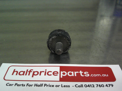 Holden VK/VL/VN/VP/VR/VS Commodore Genuine Rubber Air Box Mount (Airbox) New Part