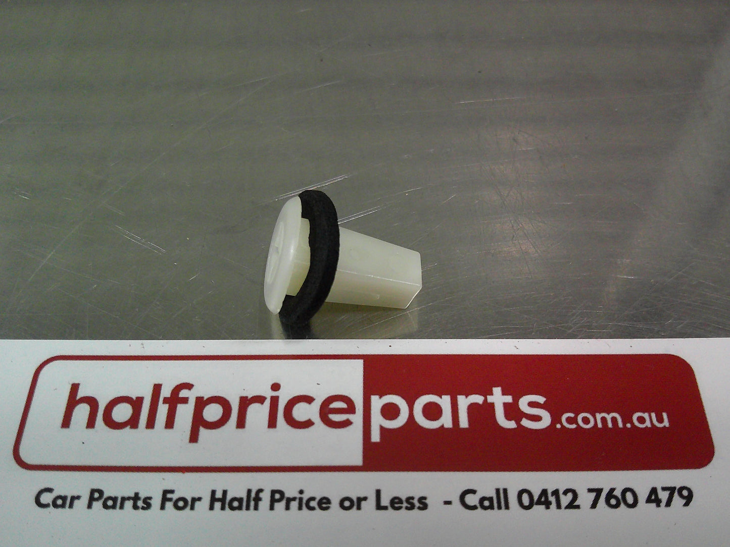 Holden Barina Spark/Captiva 5/7 Genuine Taillight Screw Clip New Part.