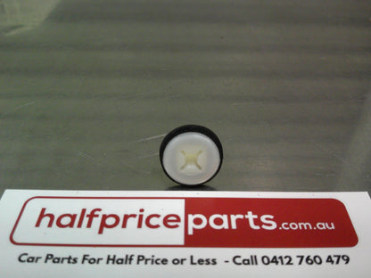 Holden Barina Spark/Captiva 5/7 Genuine Taillight Screw Clip New Part.