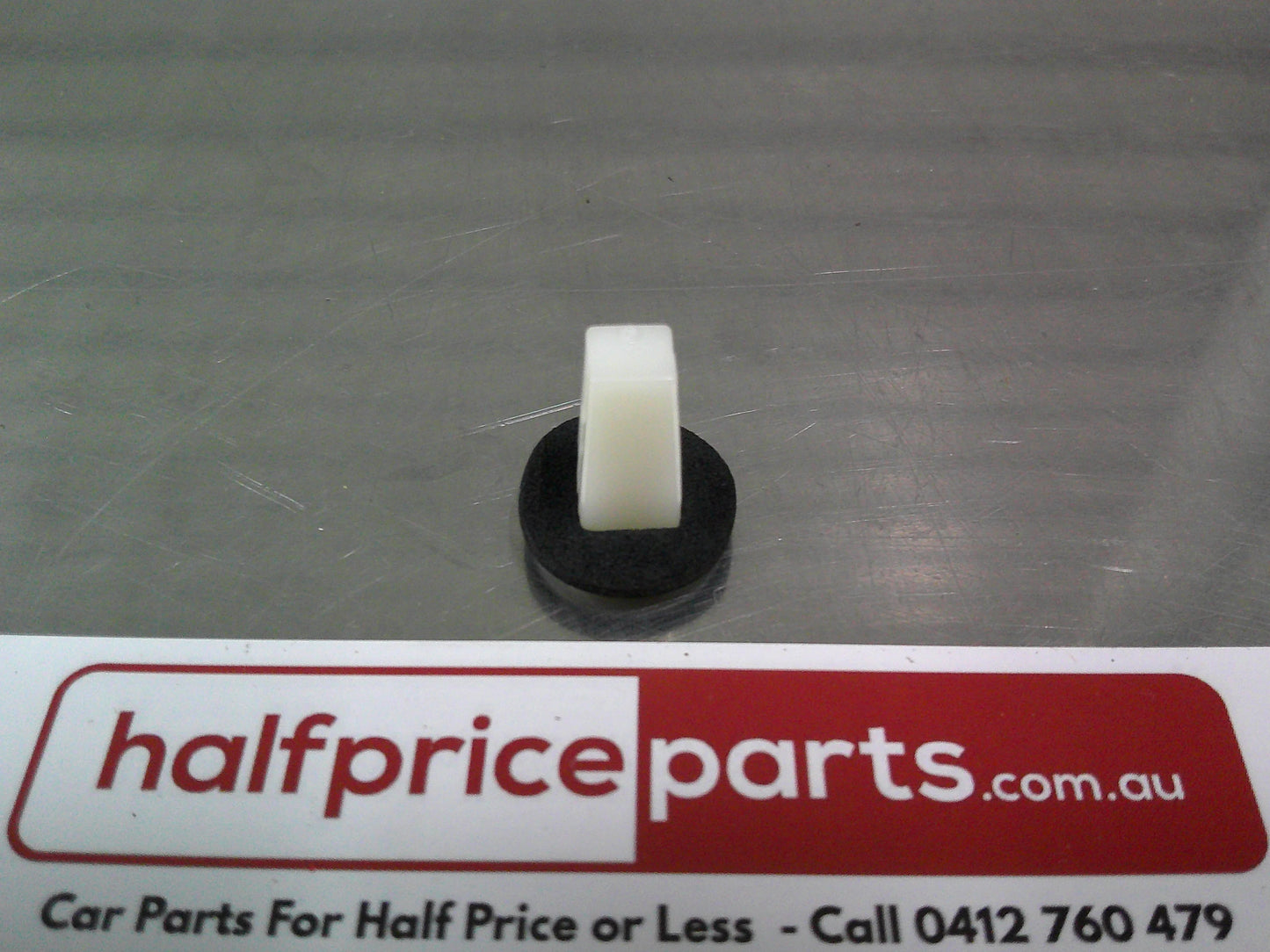 Holden Barina Spark/Captiva 5/7 Genuine Taillight Screw Clip New Part.