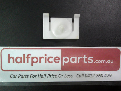 Holden VE/VF Commodore Genuine Side Skirt Moulding Clip New Part